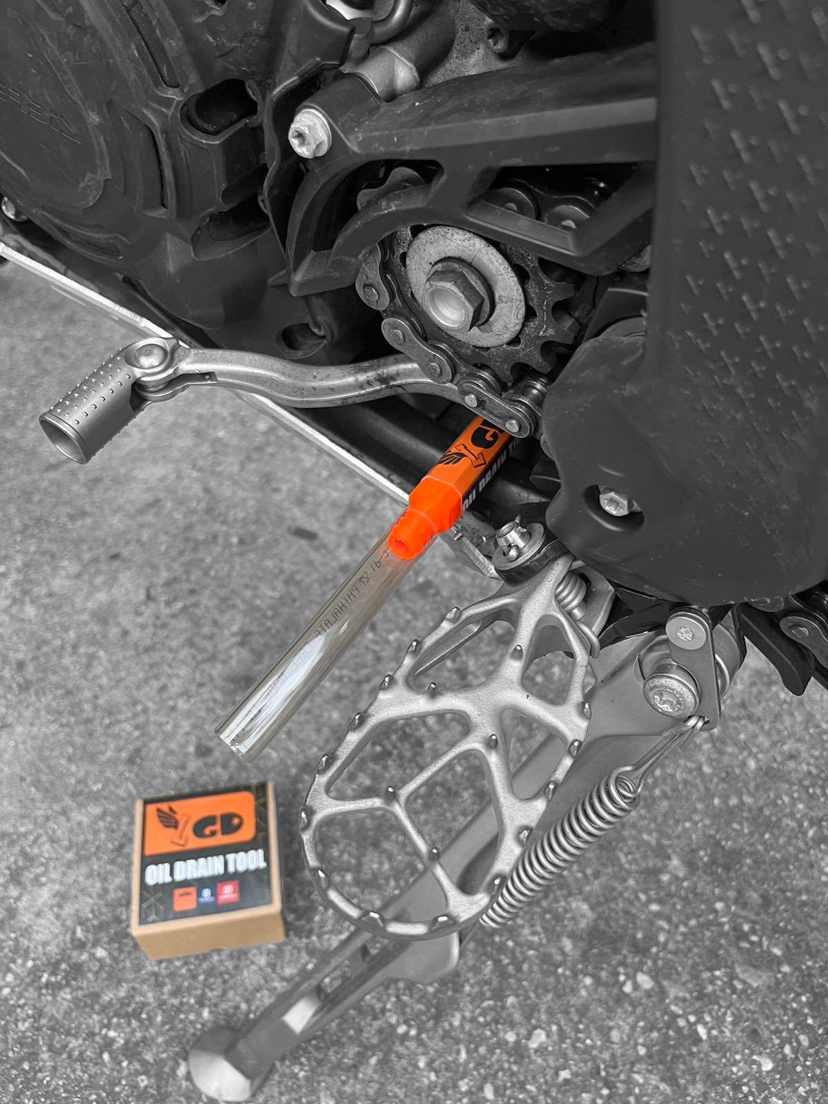 ИНСТРУМЕНТ ЗА ИЗТОЧВАНЕ НА МАСЛО-OIL DRAIN TOOL